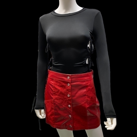 Top Chic Cut-Out Sides Long Sleeve Tee shirt. - Picture 5 of 6